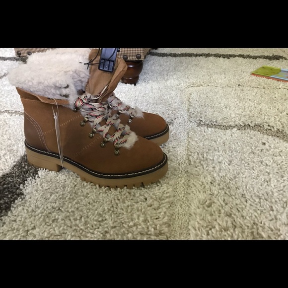 New with tags Sz 8 women’s fall camel memory foam hiker boot Time and Tru - Picture 5 of 5